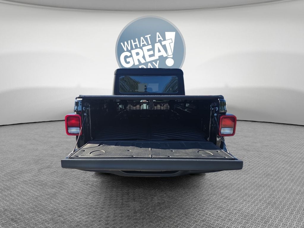 2023 Jeep Gladiator Base