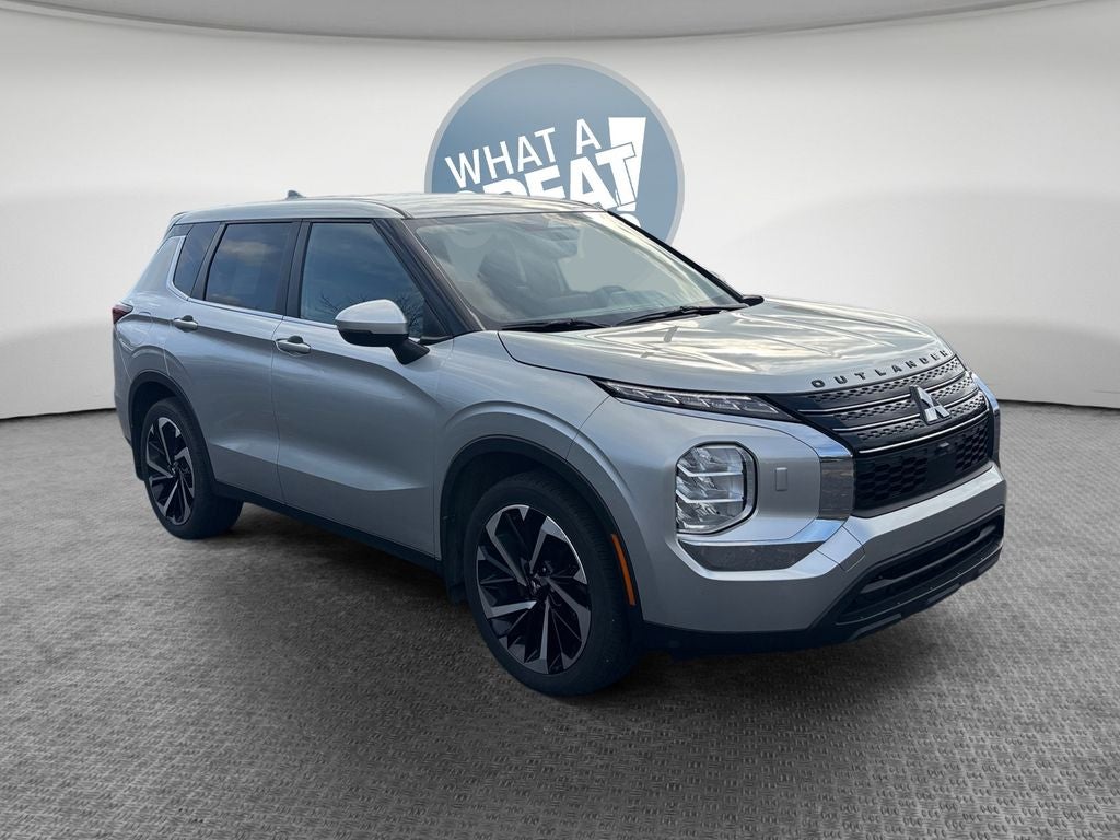 2022 Mitsubishi Outlander ES