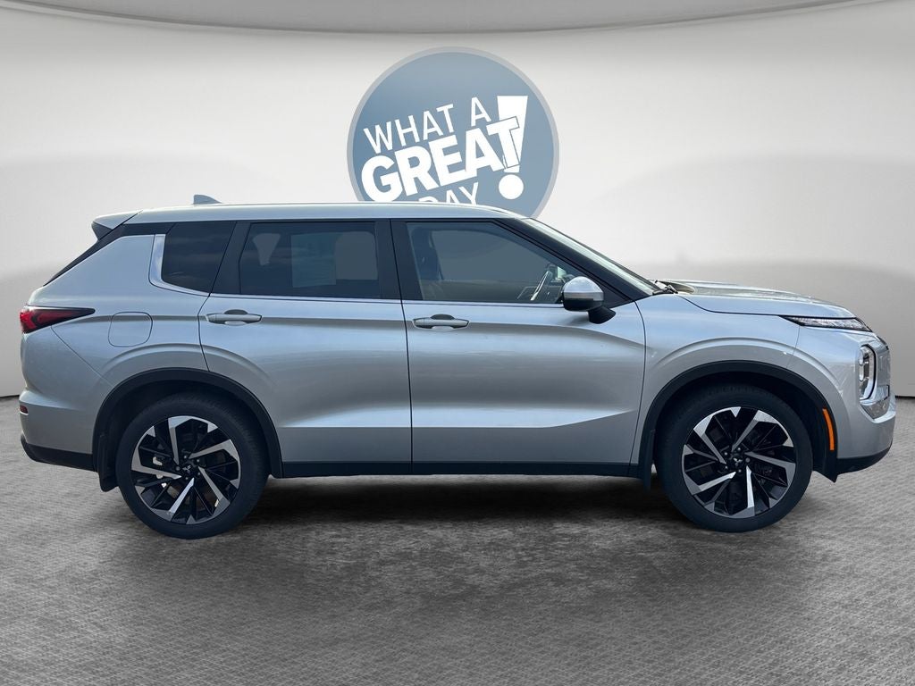 2022 Mitsubishi Outlander ES