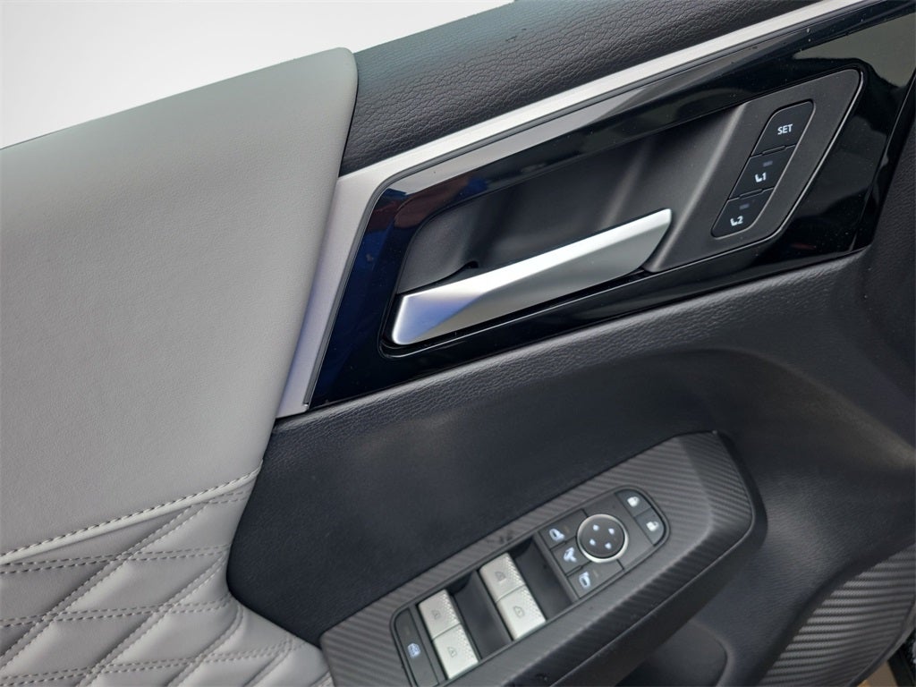 2024 Mitsubishi Outlander PHEV SEL Platinum Edition