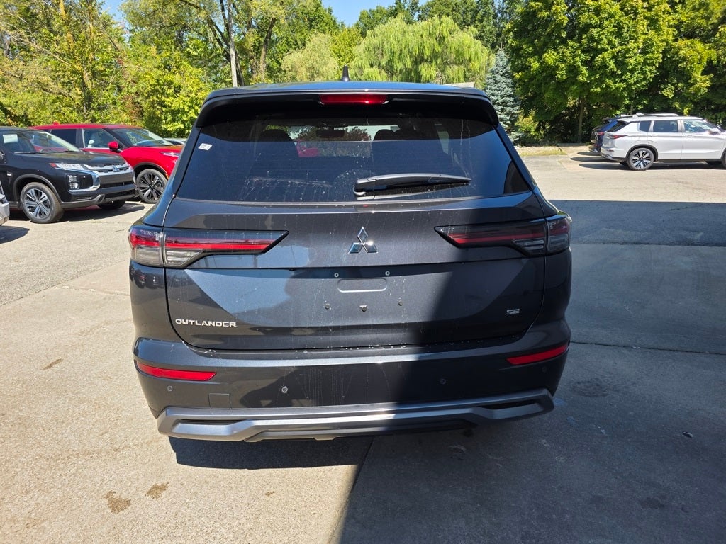 2025 Mitsubishi Outlander SE