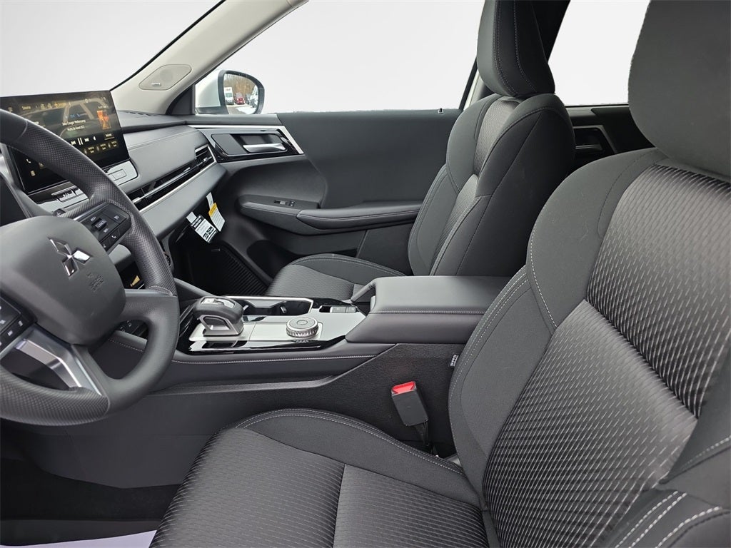 2026 Mitsubishi Outlander ES