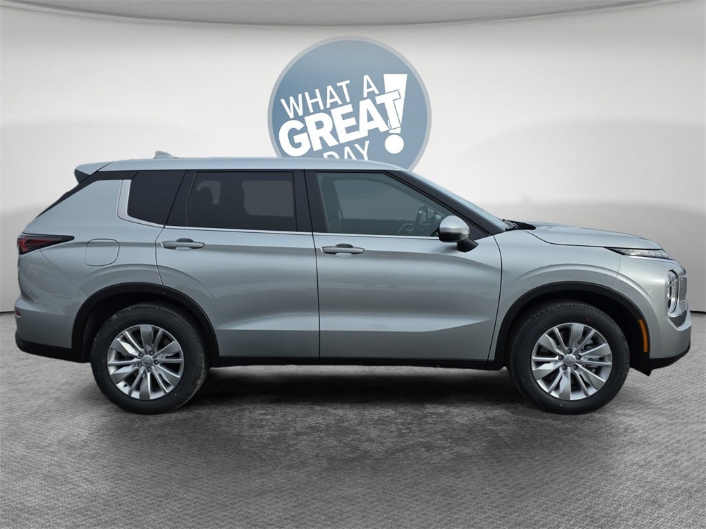 2026 Mitsubishi Outlander ES