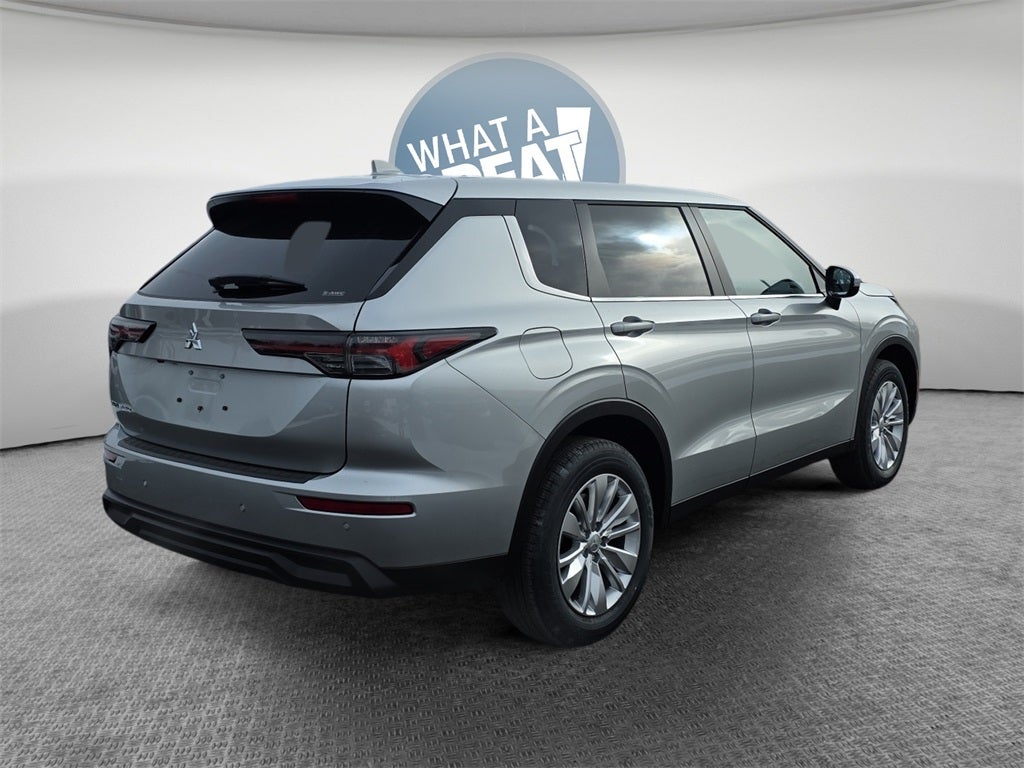 2026 Mitsubishi Outlander ES