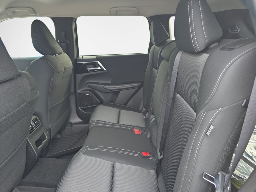 2026 Mitsubishi Outlander ES