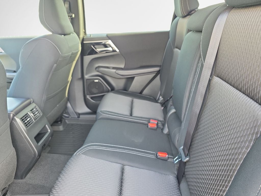 2026 Mitsubishi Outlander ES