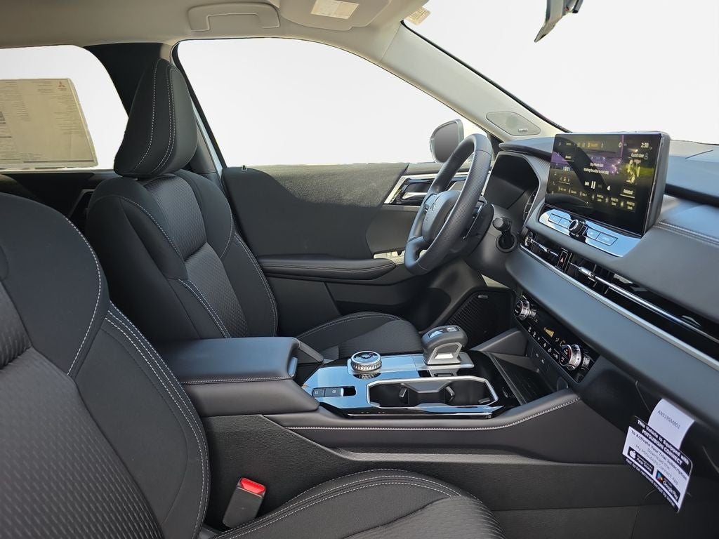 2026 Mitsubishi Outlander ES