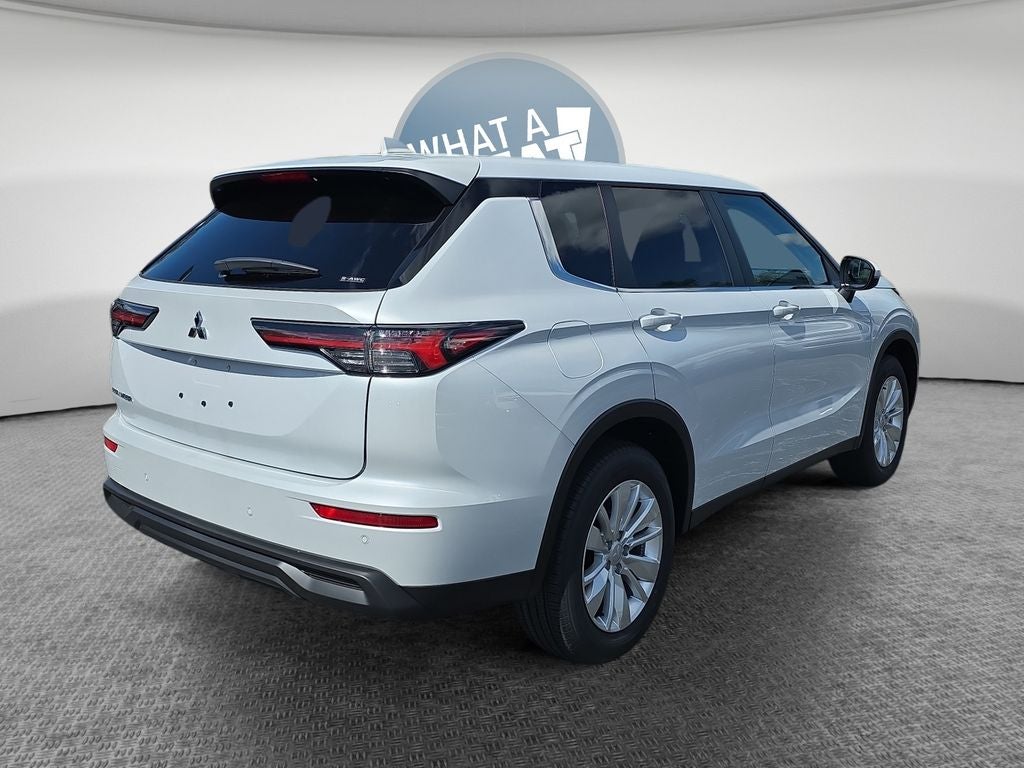2026 Mitsubishi Outlander ES