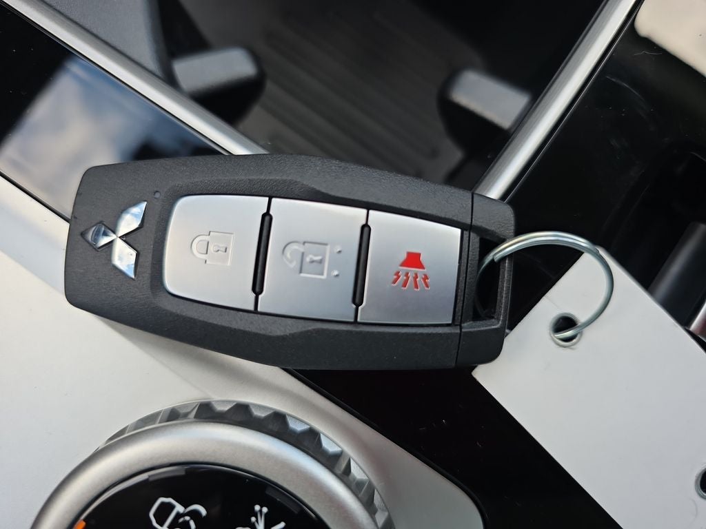 2026 Mitsubishi Outlander ES