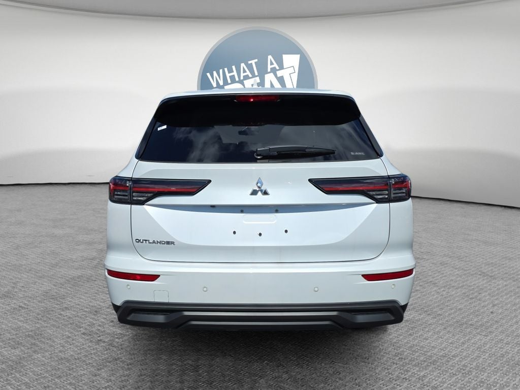 2026 Mitsubishi Outlander ES