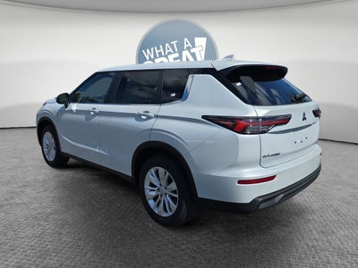 2026 Mitsubishi Outlander ES