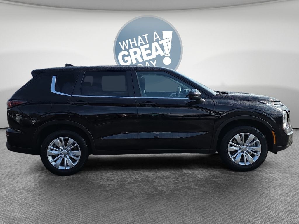 2026 Mitsubishi Outlander ES