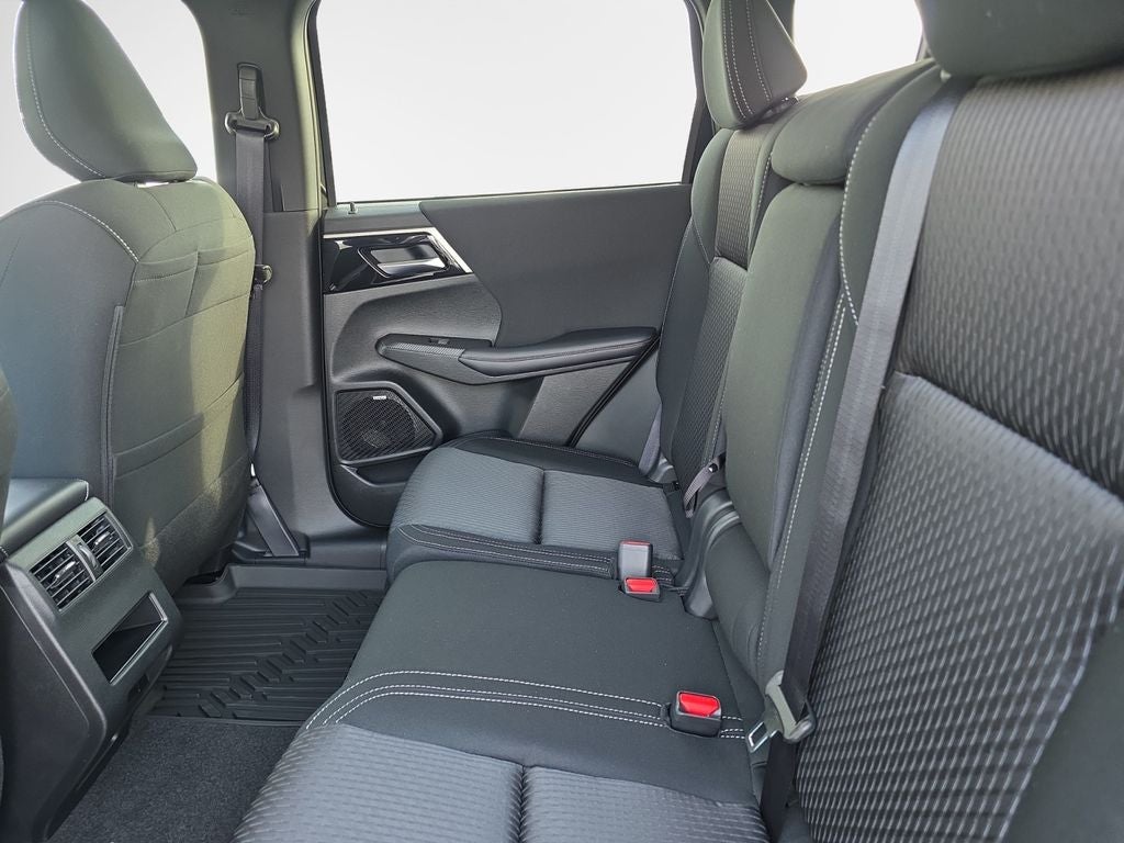 2026 Mitsubishi Outlander ES