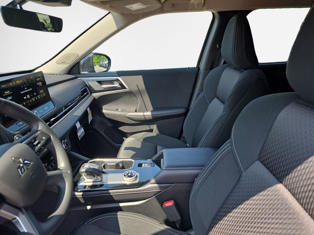 2026 Mitsubishi Outlander ES
