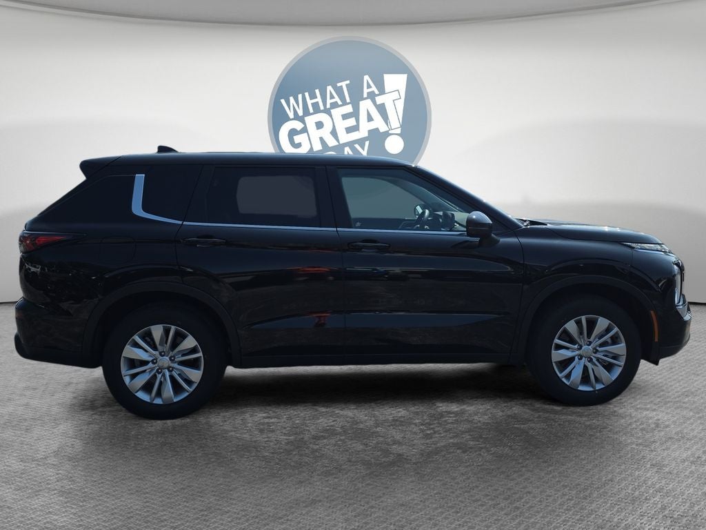 2026 Mitsubishi Outlander ES