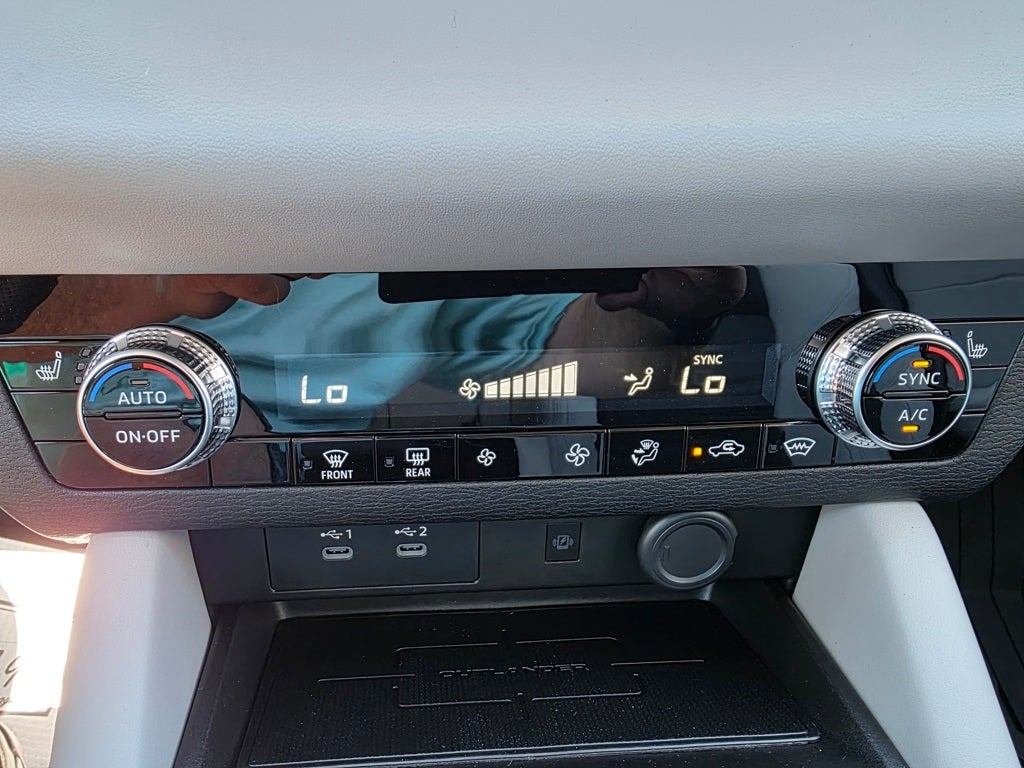 2025 Mitsubishi Outlander SE