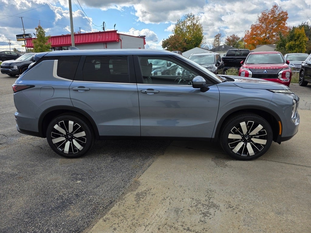 2025 Mitsubishi Outlander SE
