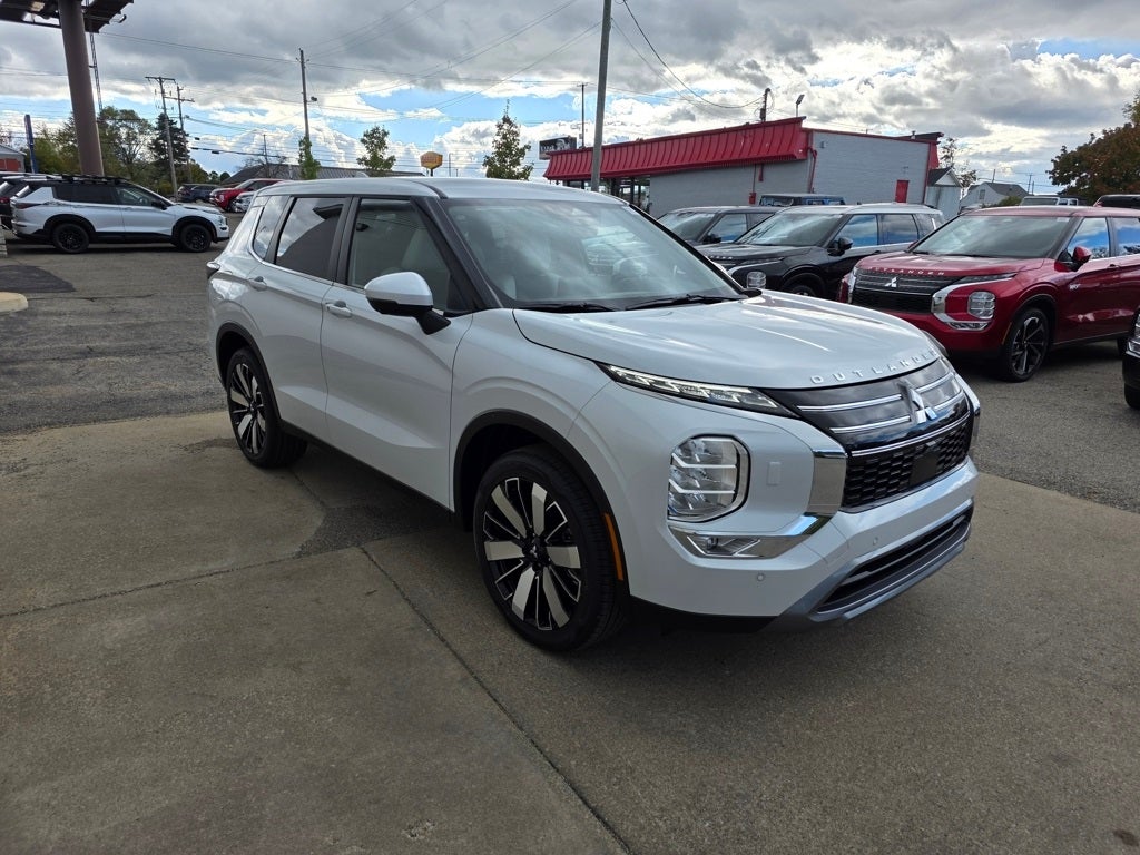 2025 Mitsubishi Outlander SE