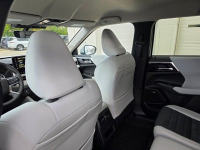 2025 Mitsubishi Outlander SE