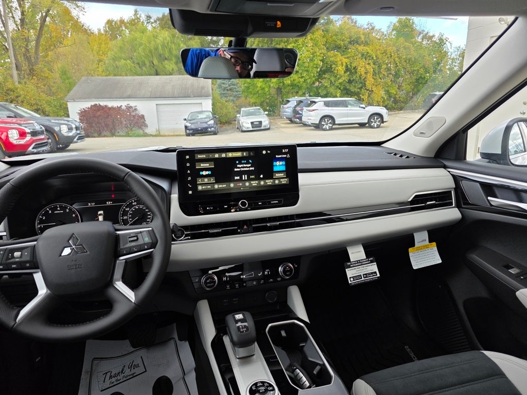 2025 Mitsubishi Outlander SE