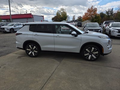2025 Mitsubishi Outlander SE