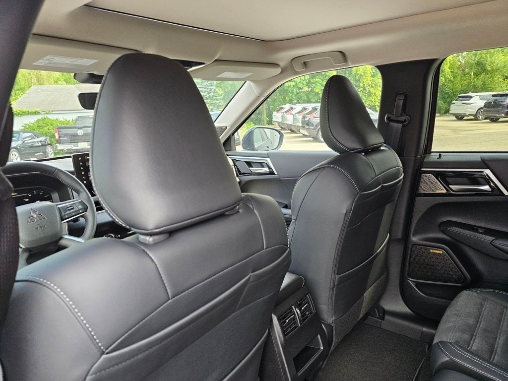 2025 Mitsubishi Outlander SE