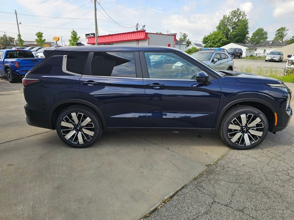 2025 Mitsubishi Outlander SE