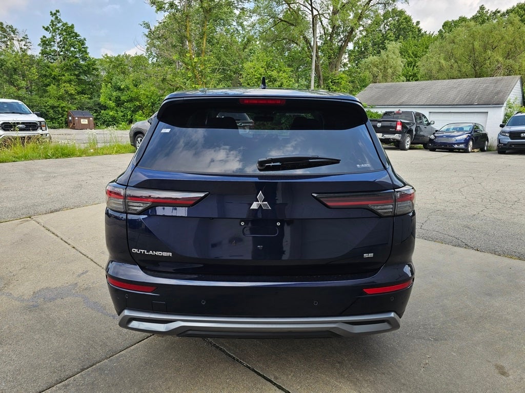 2025 Mitsubishi Outlander SE