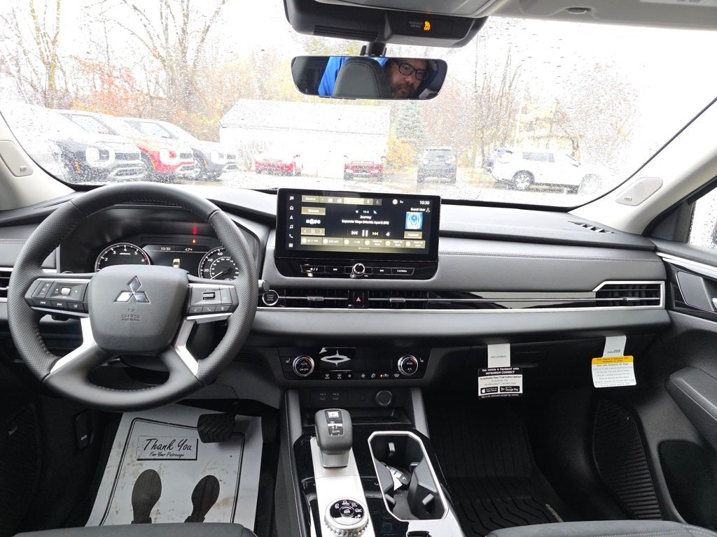 2025 Mitsubishi Outlander SE