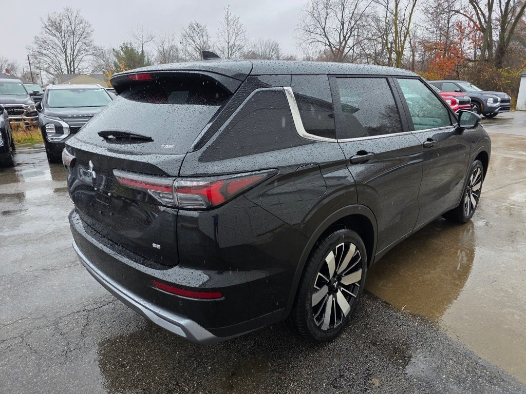2025 Mitsubishi Outlander SE
