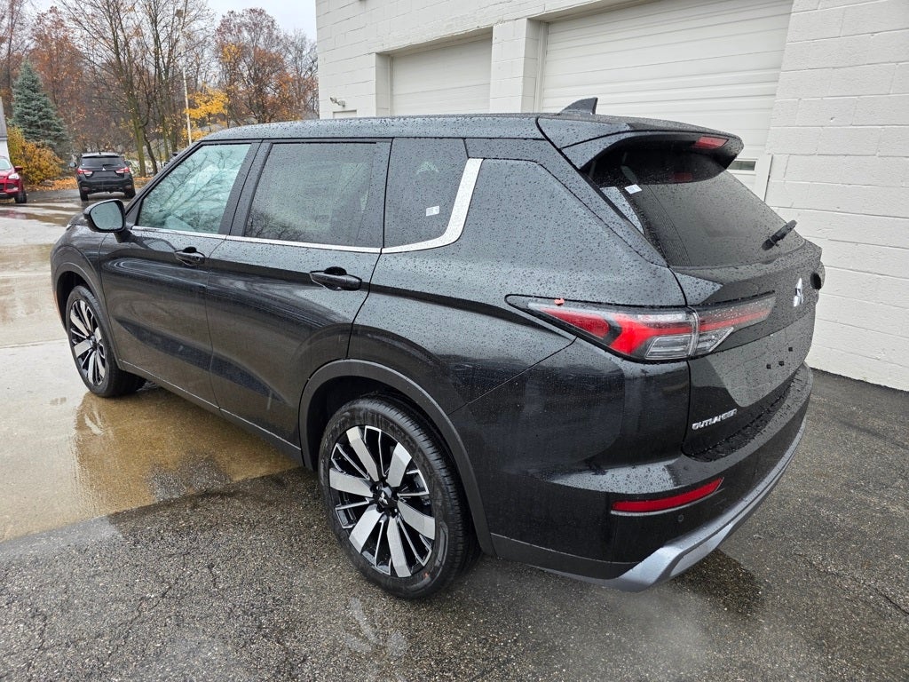 2025 Mitsubishi Outlander SE