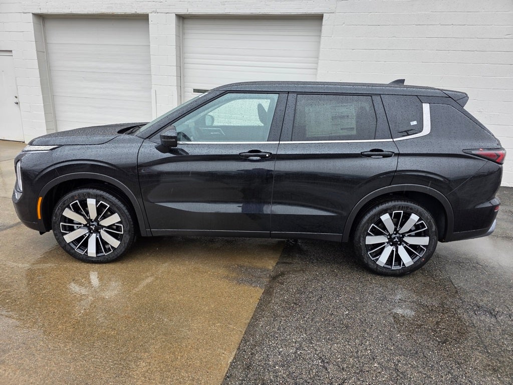 2025 Mitsubishi Outlander SE