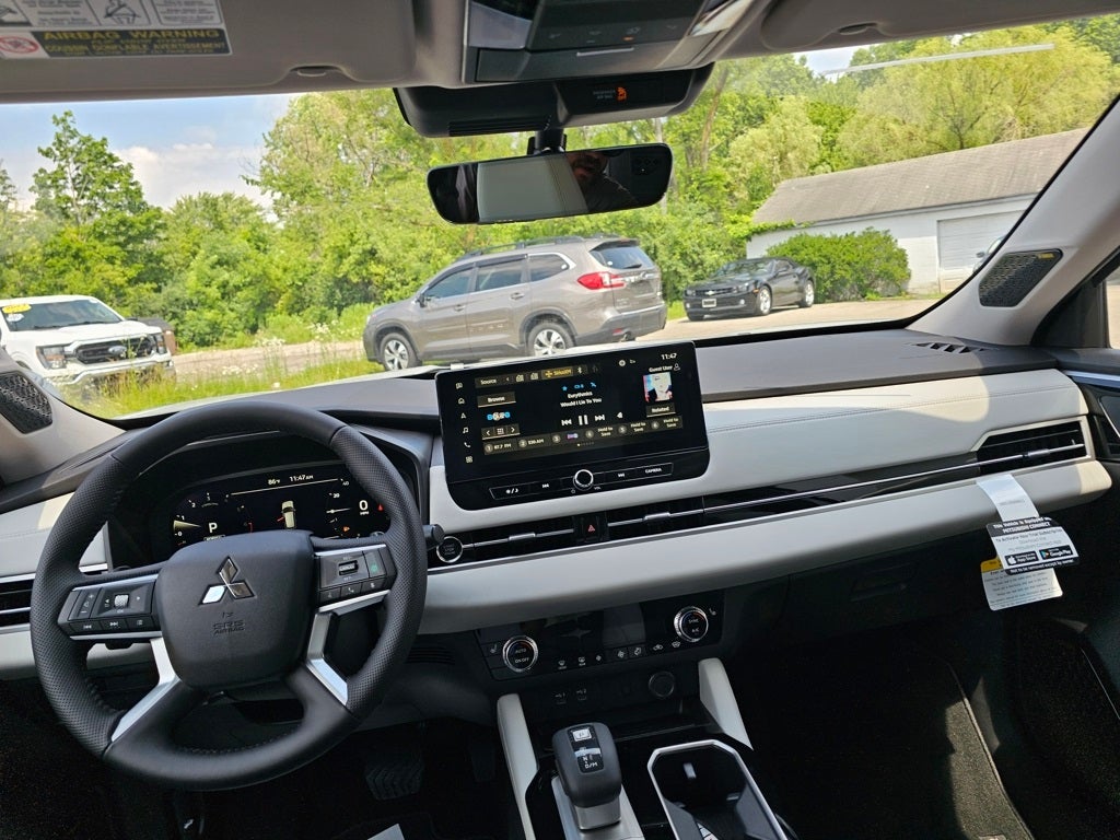 2025 Mitsubishi Outlander SE