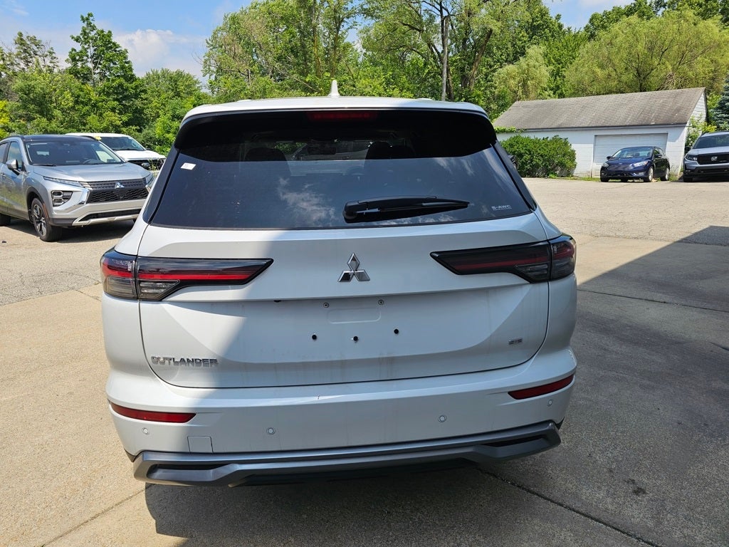 2025 Mitsubishi Outlander SE