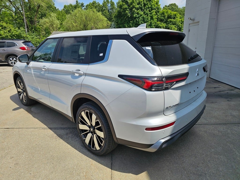 2025 Mitsubishi Outlander SE