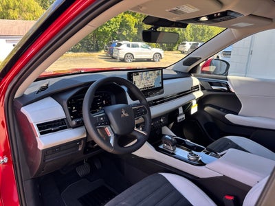 2025 Mitsubishi Outlander SE