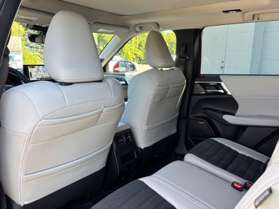 2025 Mitsubishi Outlander SE