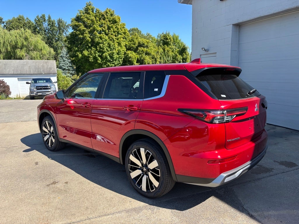 2025 Mitsubishi Outlander SE