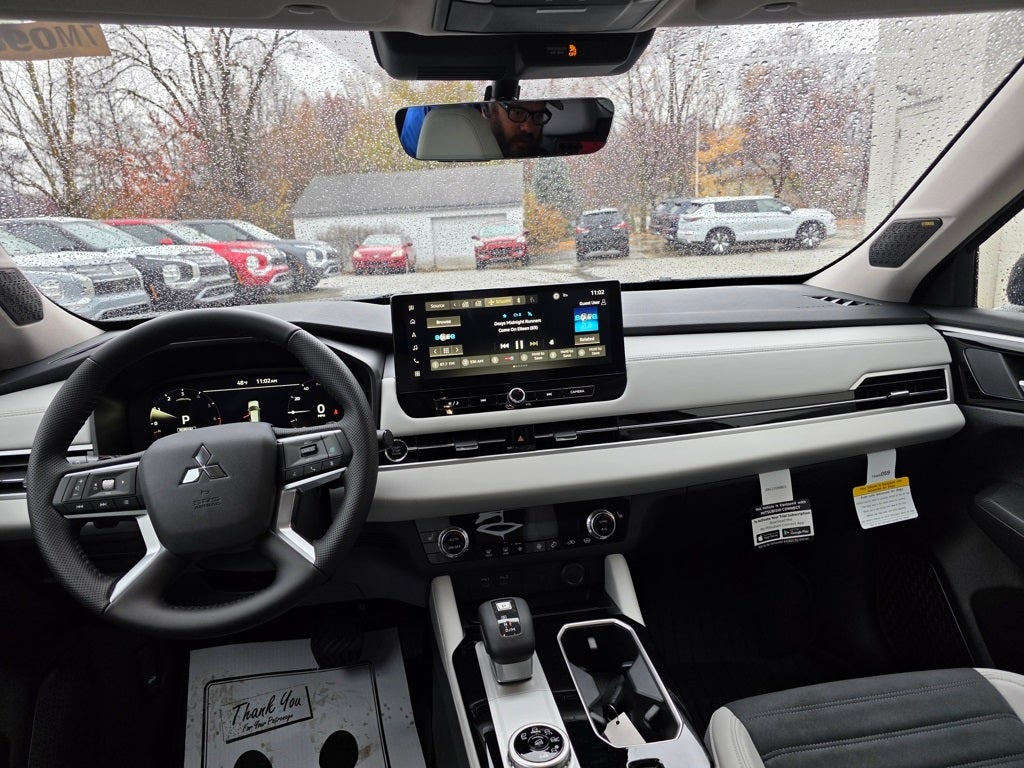 2025 Mitsubishi Outlander SE