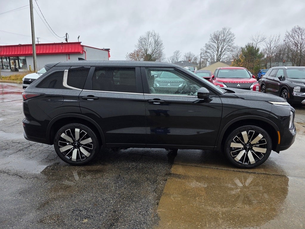 2025 Mitsubishi Outlander SE