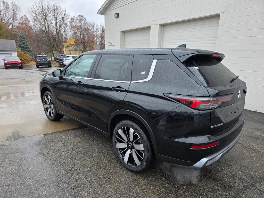 2025 Mitsubishi Outlander SE