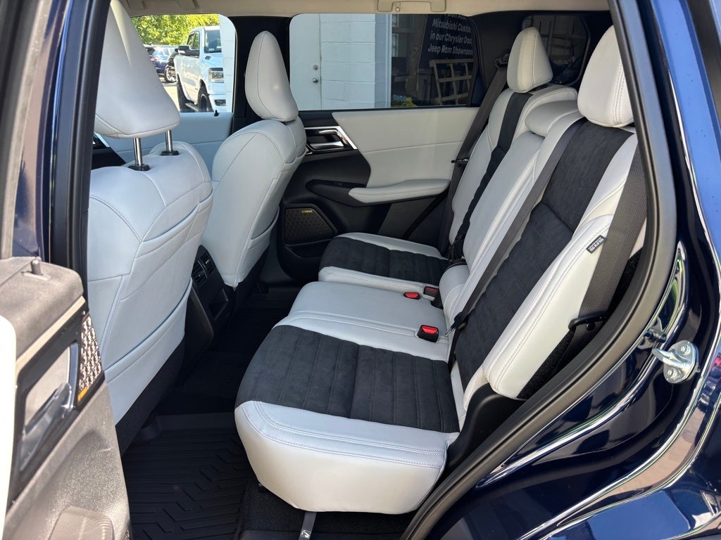 2025 Mitsubishi Outlander SE