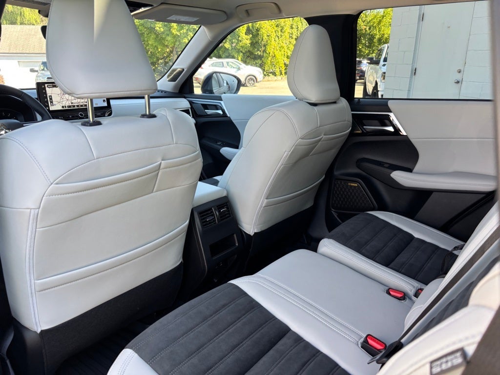 2025 Mitsubishi Outlander SE