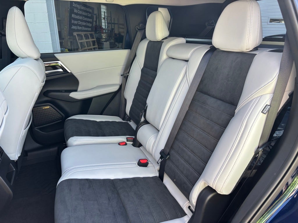 2025 Mitsubishi Outlander SE