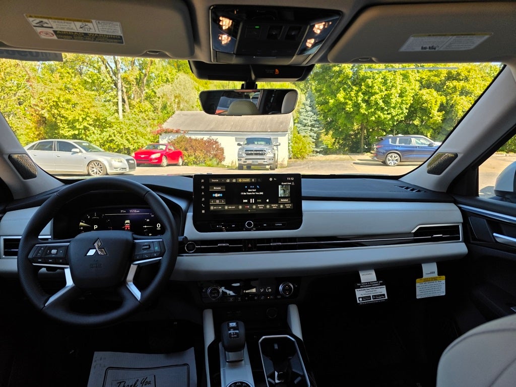 2025 Mitsubishi Outlander SE