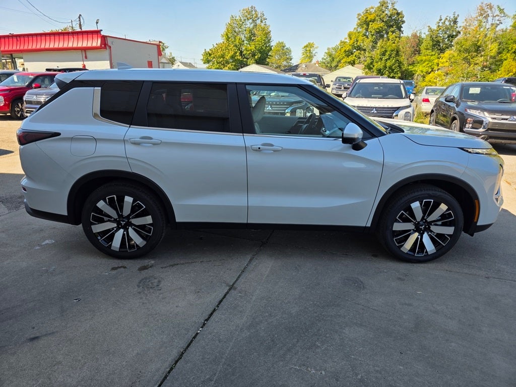 2025 Mitsubishi Outlander SE
