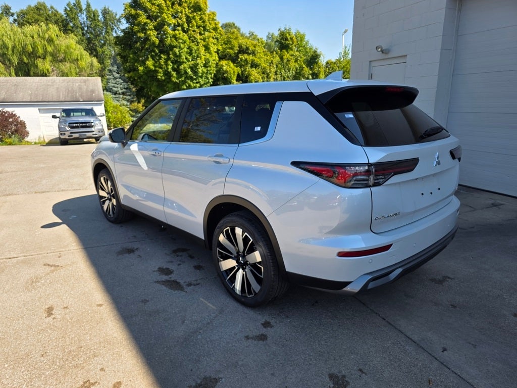 2025 Mitsubishi Outlander SE