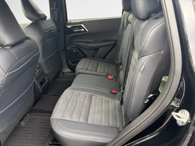 2026 Mitsubishi Outlander LE