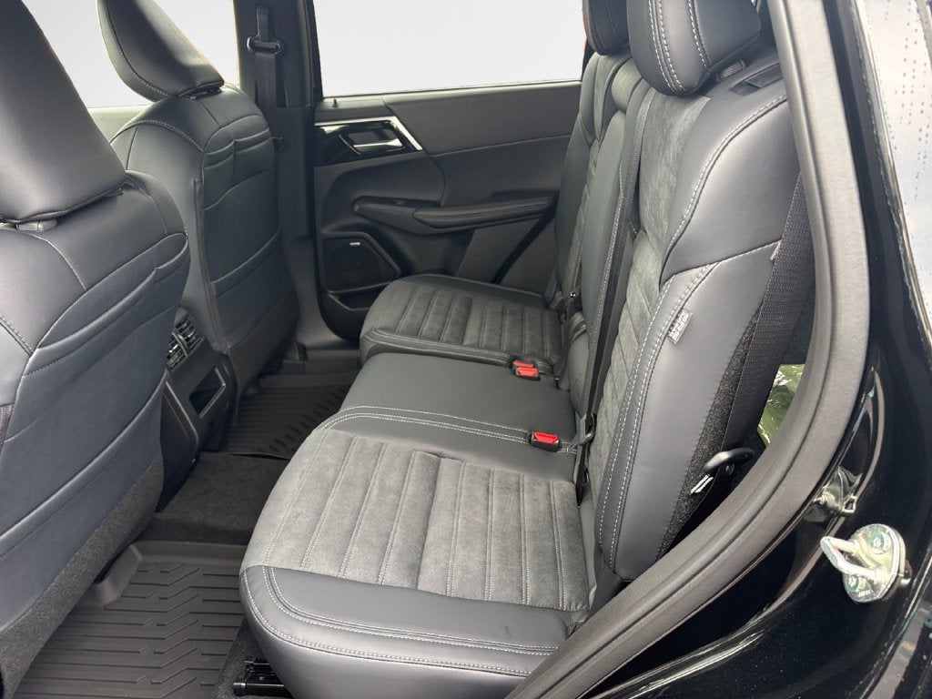 2026 Mitsubishi Outlander LE