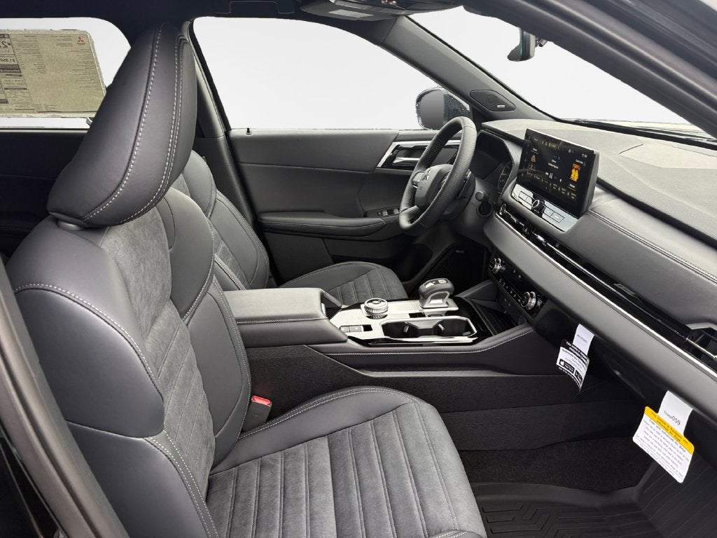 2026 Mitsubishi Outlander LE